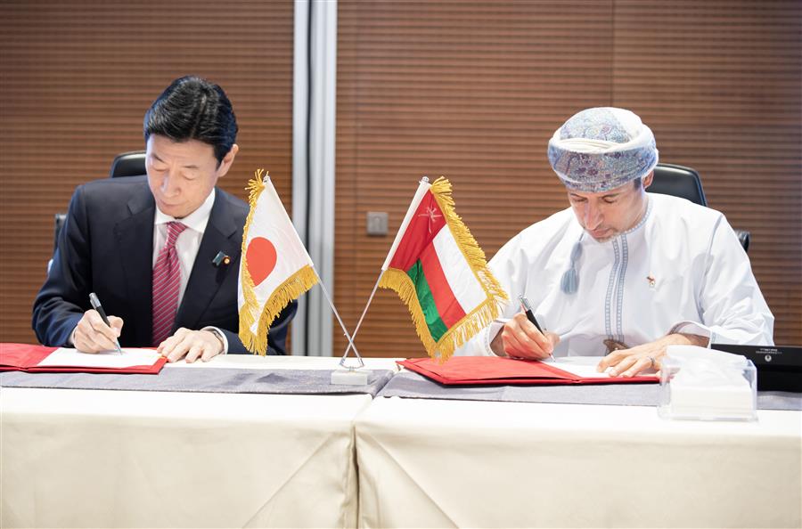 سلطنة عمان واليابان تمديد مذكرة تفاهم في مجال النفط الخام والغاز الطبيعي والطاقة النظيفة ومذكرة تعاون في مجالات الهيدروجين، ووقود الأمونيا، وتدوير الكربون والطرق الحديثة لإنتاج الميثان