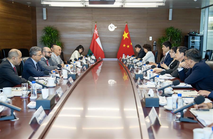 وزارة الطاقة والمعادن تبحث تعزيز استثمارات الطاقة والمعادن في جمهورية الصين الشعبية
