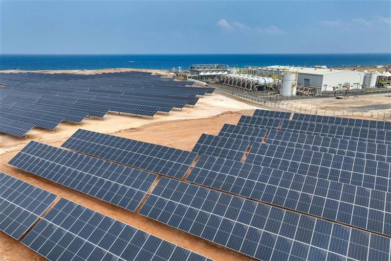 افتتاح أكبر أنظمة الطاقة الشمسية في سلطنة عمان بمحطة...